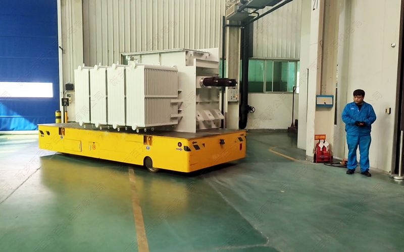 工廠內(nèi)部轉(zhuǎn)運(yùn)革新：駕駛型電動平板車 vs. 遙控?zé)o軌平車，如何抉擇？